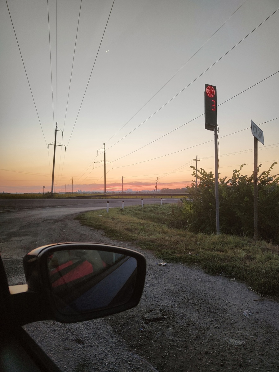 Вид с пассажирского сиденья в пути.