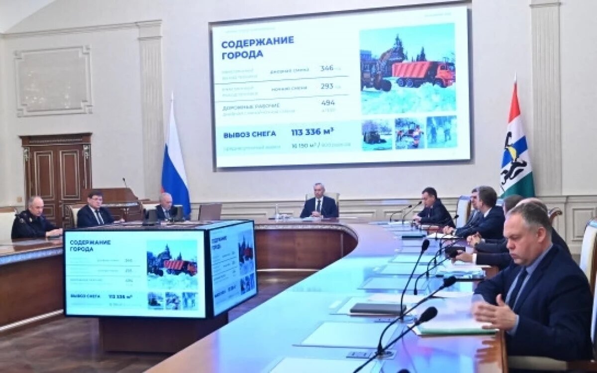    Губернатор НСО поставил задачу не снижать темпы уборки снега на дорогах