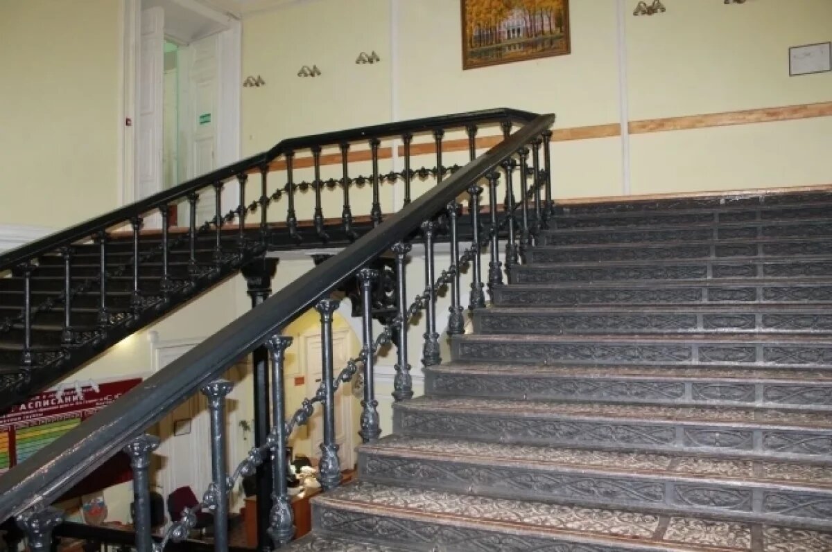    Издан буклет «Старинные лестницы и двери особняков уходящей Калуги»