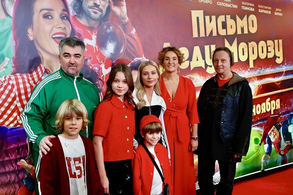Актер Мирон Проворов, режиссер Кирилл Кузин, актриса Екатерина Темнова, актёр Константин Каримов, актриса Кристина Асмус и актер Иван Охлобыстин. Фото: АиФ/ Игорь Харитонов