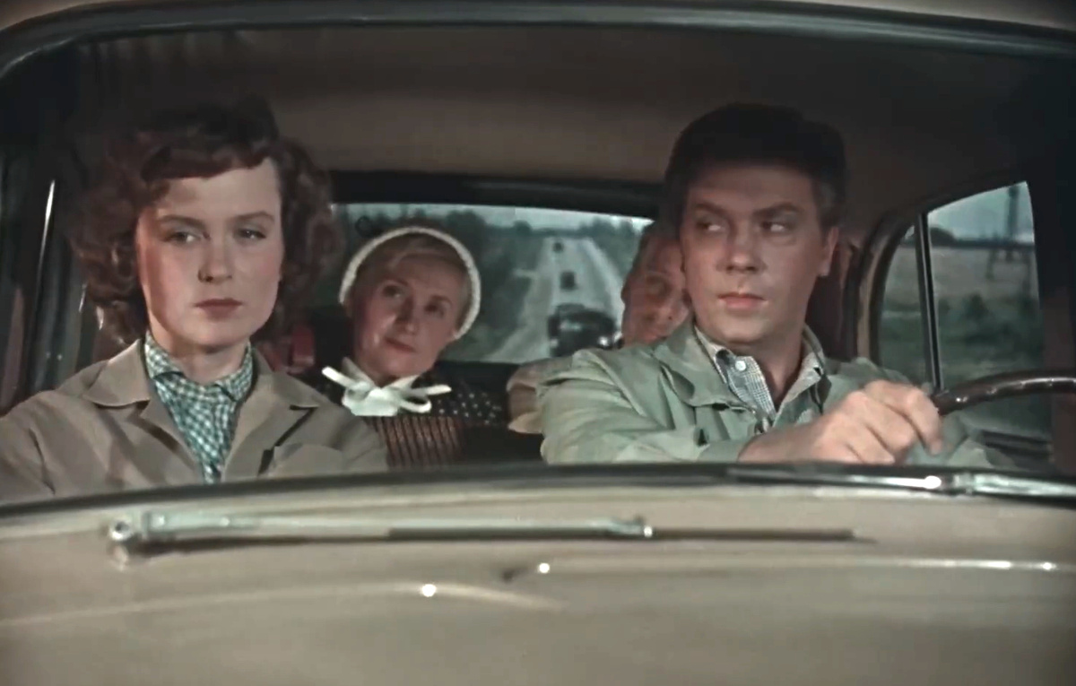 Кадр из кинофильма "К Черному морю", 1957 г., режиссер Андрей Тутышкин, сценарист Леонид Малюгин, композитор Никита Богословский (скриншот)