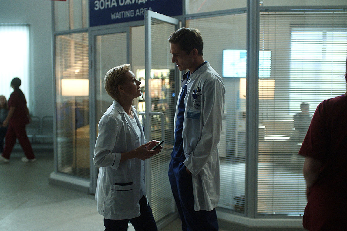 Кинопоиск📷Фото со съемок сериала «Склиф»