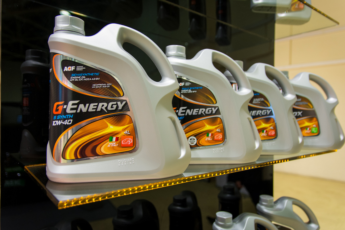 
Главная задача сезонного ТО — замена масла. CFMOTO рекомендует для своих байков моторное масло с допуском API не ниже SN и JASO MA2. Например, такое можно найти в линейке G-Energy F Synth, разработанной специально под требования техники CFMOTO