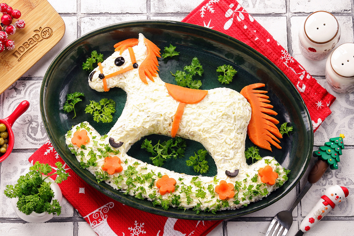 Салат «Оливье» в виде символа года