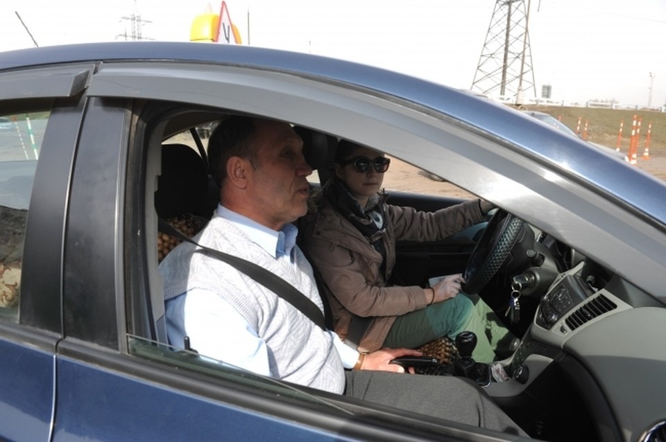    По информации автошкол, из-за новых ограничений сроки пересдачи экзаменов увеличились до 2-3 месяцев. Михаил ФРОЛОВ