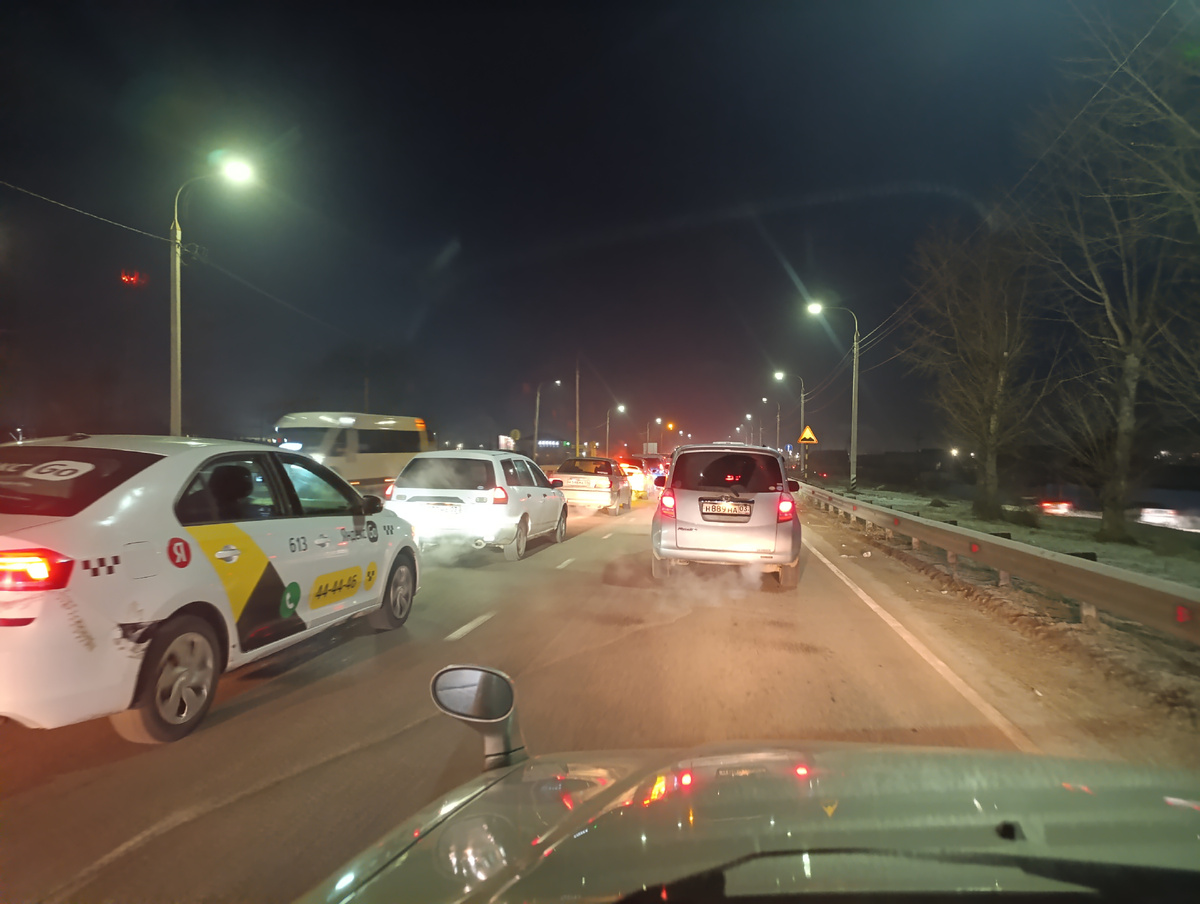 Это мы в пробке.