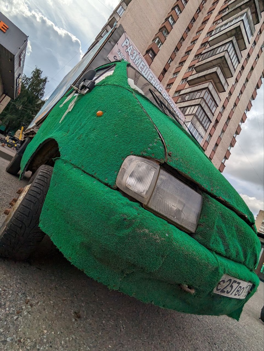 рекламная газель у метро