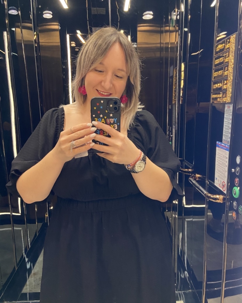 Это я в новых серьгах