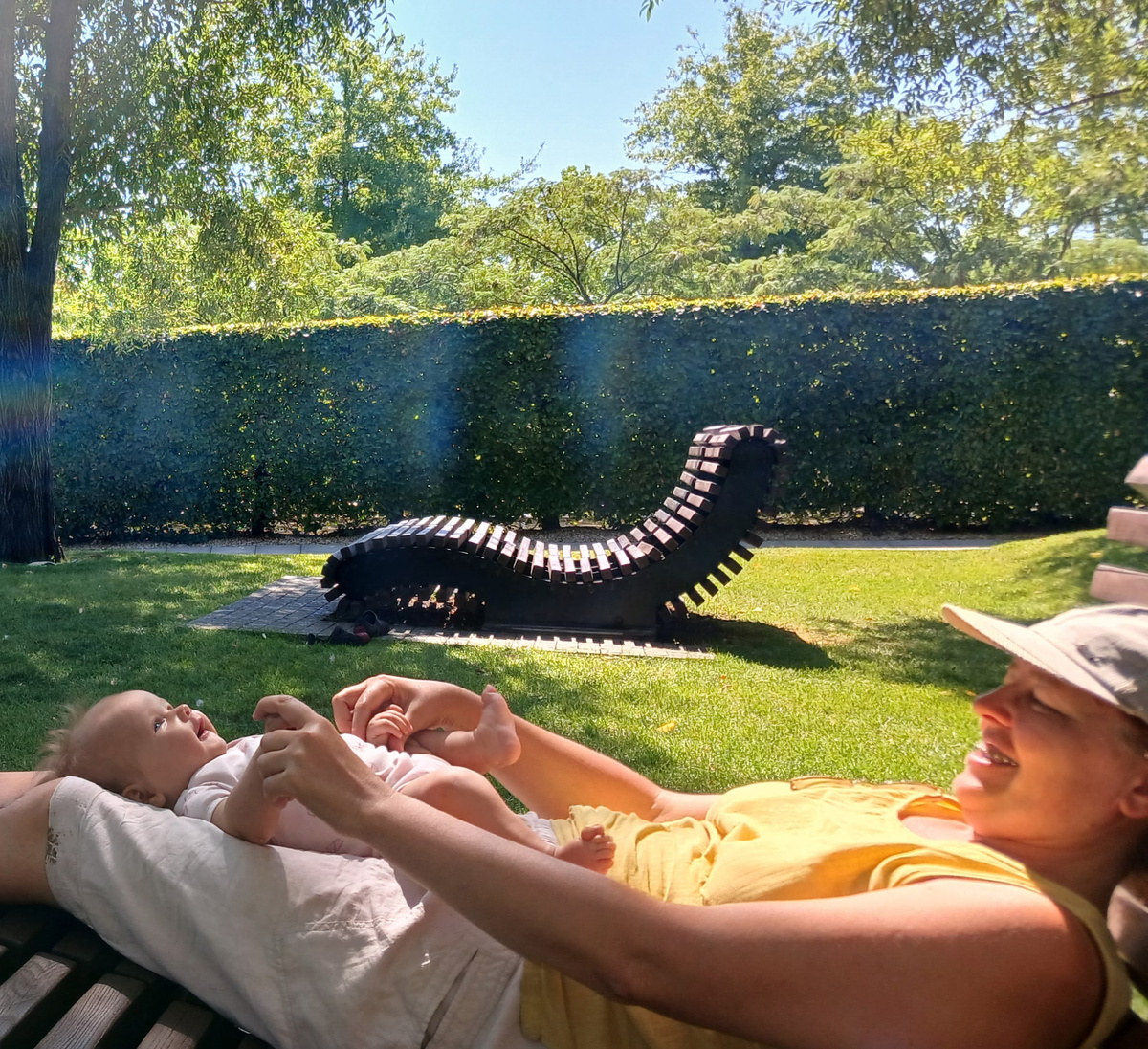 Лето 2025. Я с младшей внучкой в парке Галицкого