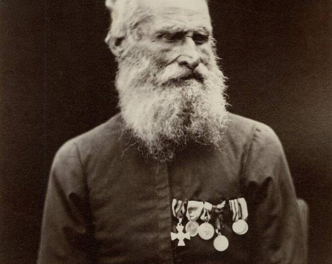 Казак злобно улыбнулся, снял с себя шашку, винтовку и кинжал: "Адский дух" деда генерала Бакланова