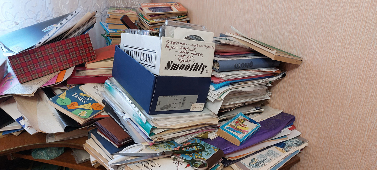 Это только малюсенькая часть фото и бумаг для ревизии. Еще пересматривать и пересматривать и...удалять кое что.