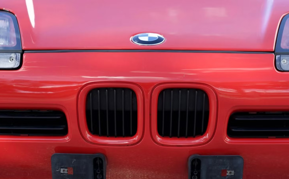 Дизайн передней части BMW Z1 отличался от серийных моделей бренда