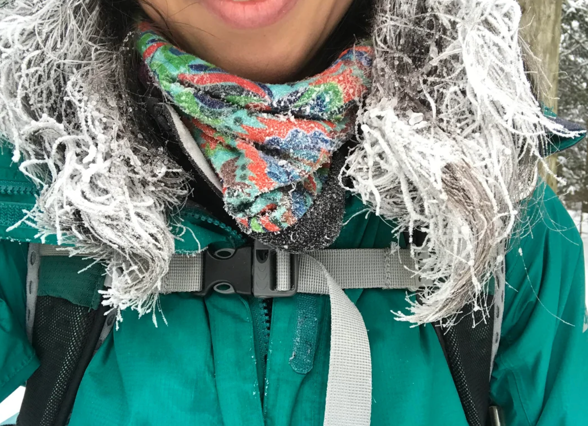 Волосы на морозе теряют влагу и становятся хрупкими