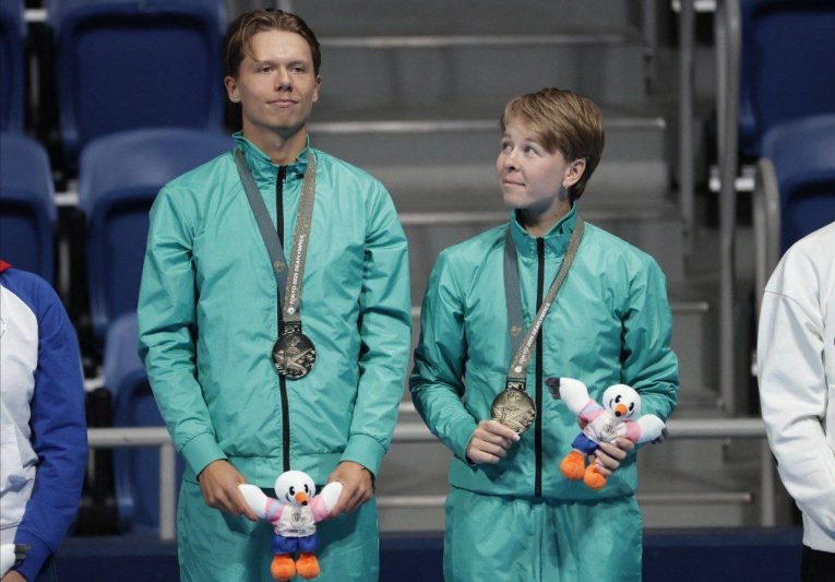 Фото со страницы Александра Хинштейна