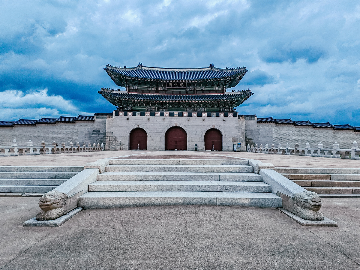 Главные ворота дворца Кёнбоккун, Сеул. Фото автора