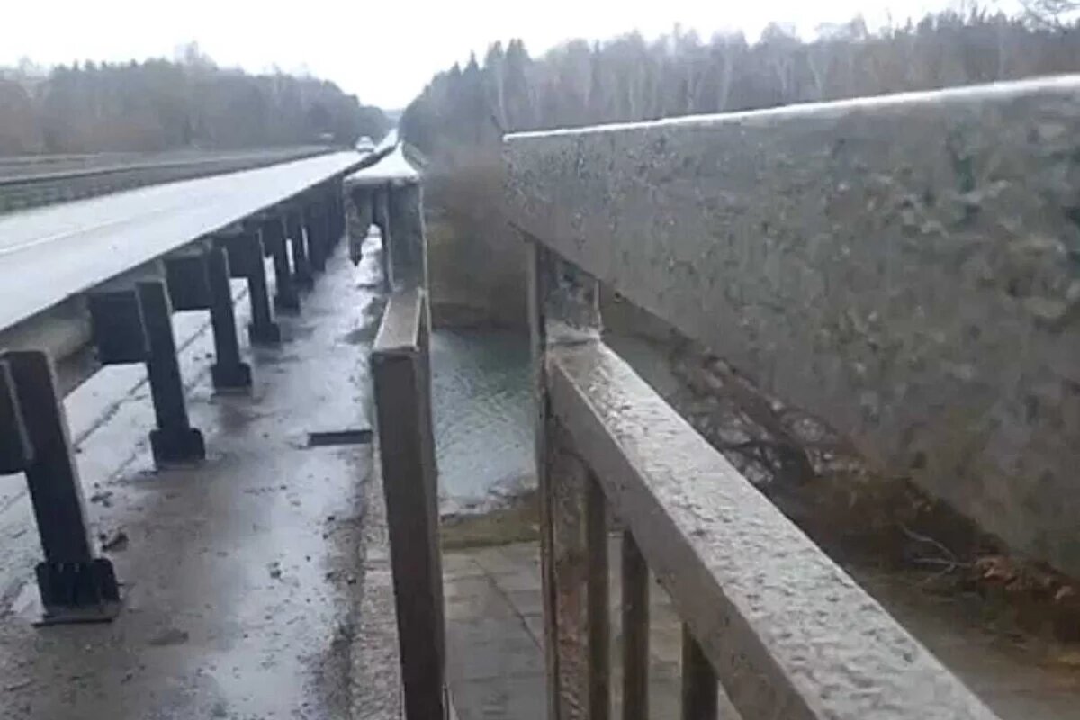    Мост через реку Ворона.