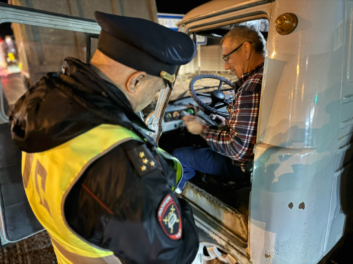 Водители 60+: до какого возраста по закону можно водить автомобиль в 2025-2026 году