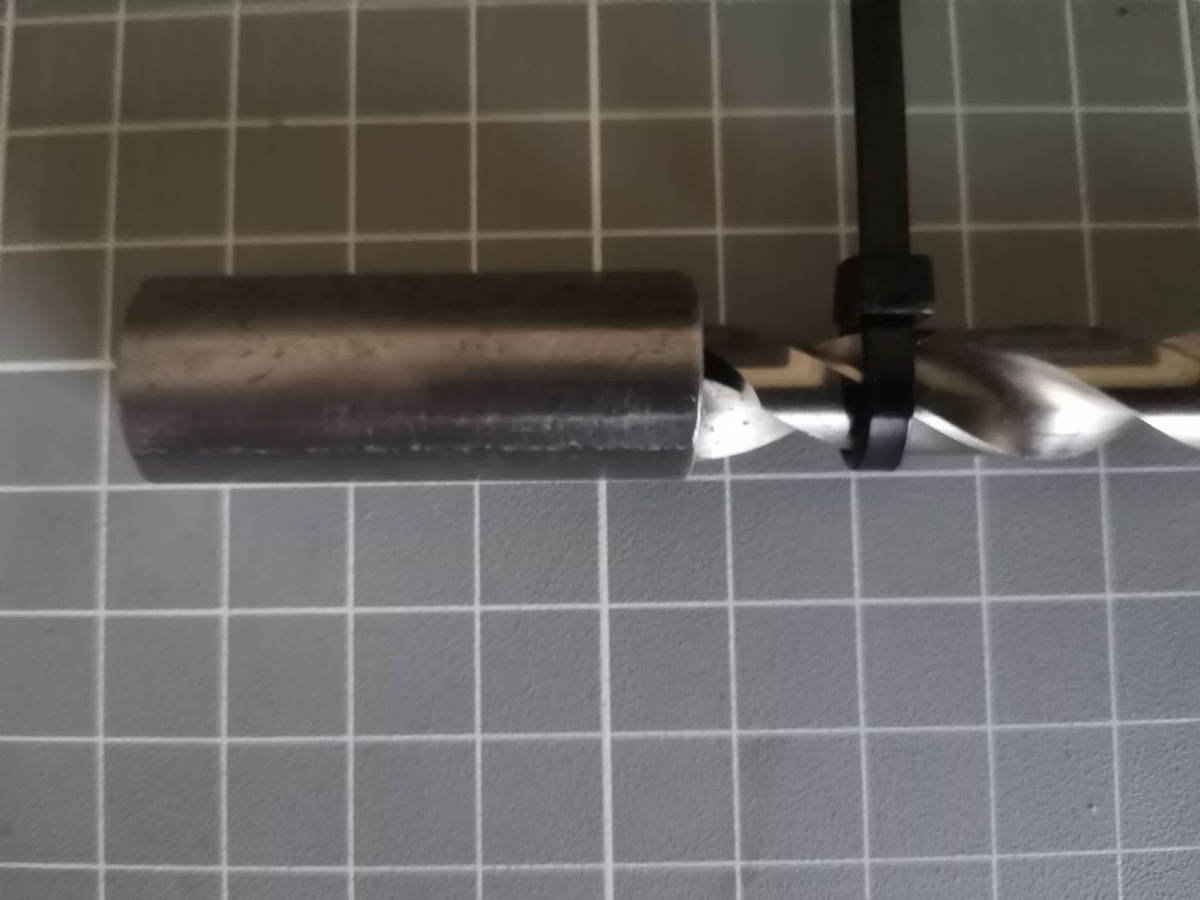 Ограничитель глубины сверления из кабельной стяжки (хомута)