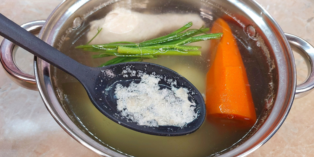 Пенка в бульоне: снимать или нет? Памятка для хозяйки