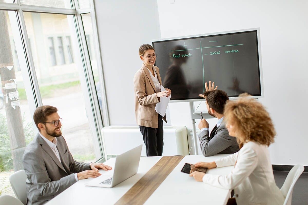 Онлайн-доска идеальна для мозгового штурма и поиска новых решений. Источник: BGStock72 / Shutterstock / FOTODOM📷
