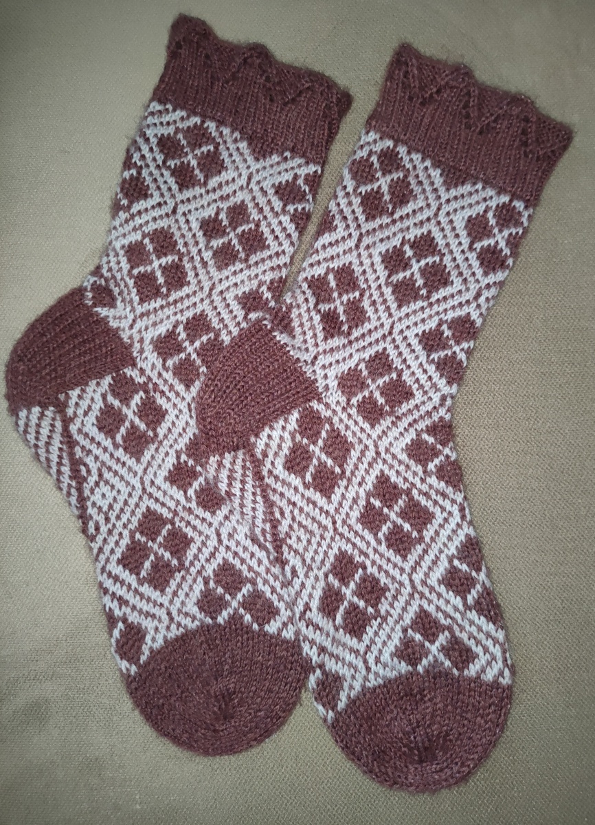 Люблю вязать носочки жаккаржом.