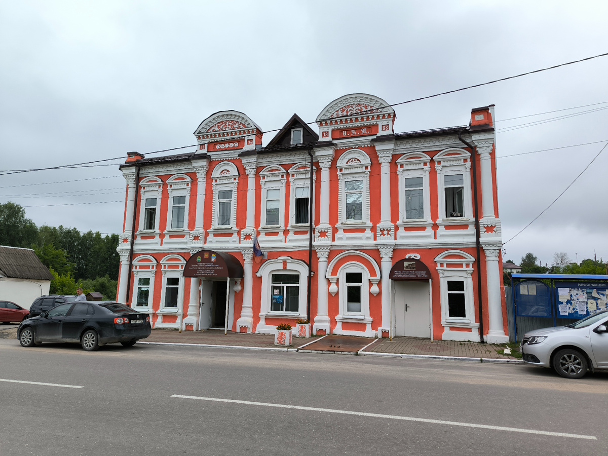 Поселковая администрация в дома купца Половинкина