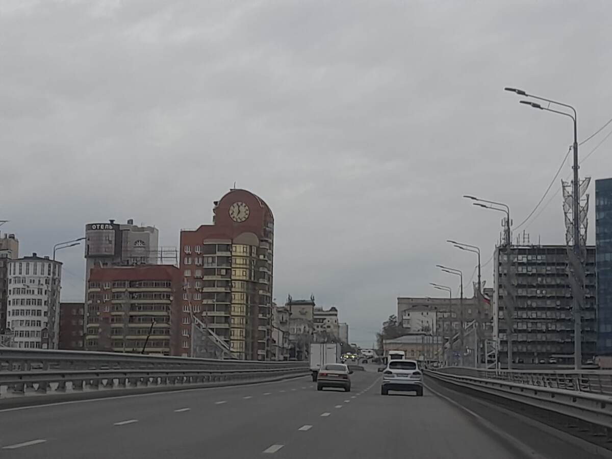 Въезжаем в город.