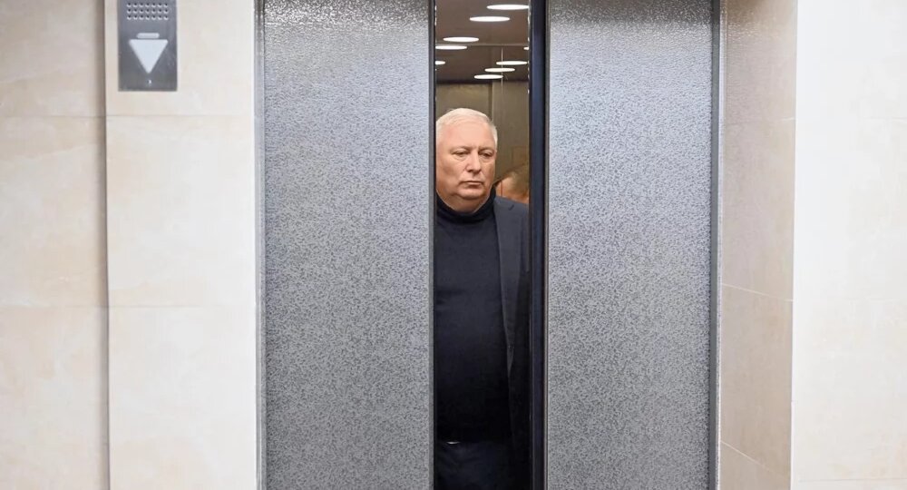 Подозреваемый во взятке на ₽25 млн депутат от «ЕР» заявил о сдаче мандата