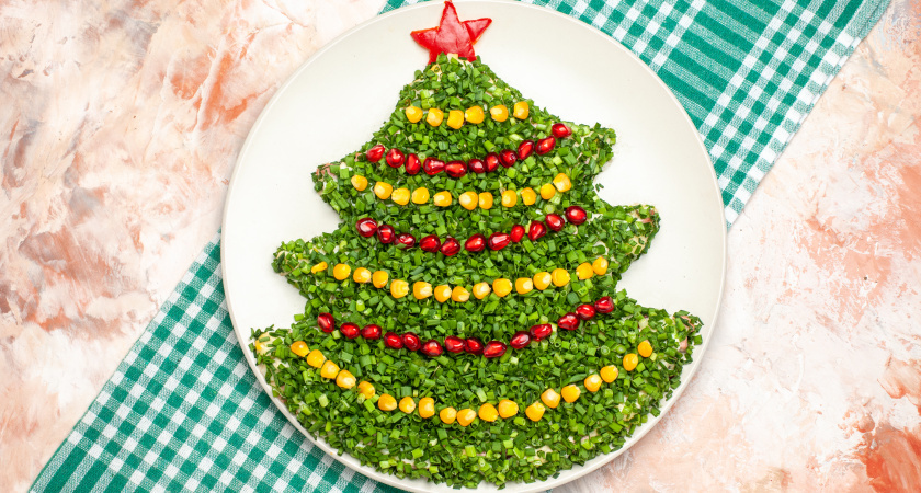    Курица, грибы и огурцы: простой салат, который неожиданно становится хитом праздника - готовится 10 минут, съедается за 2