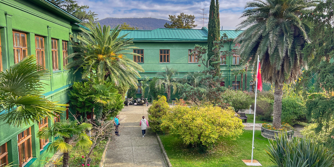 Дача Сталина в Сочи: прогулка по дому, который помнит