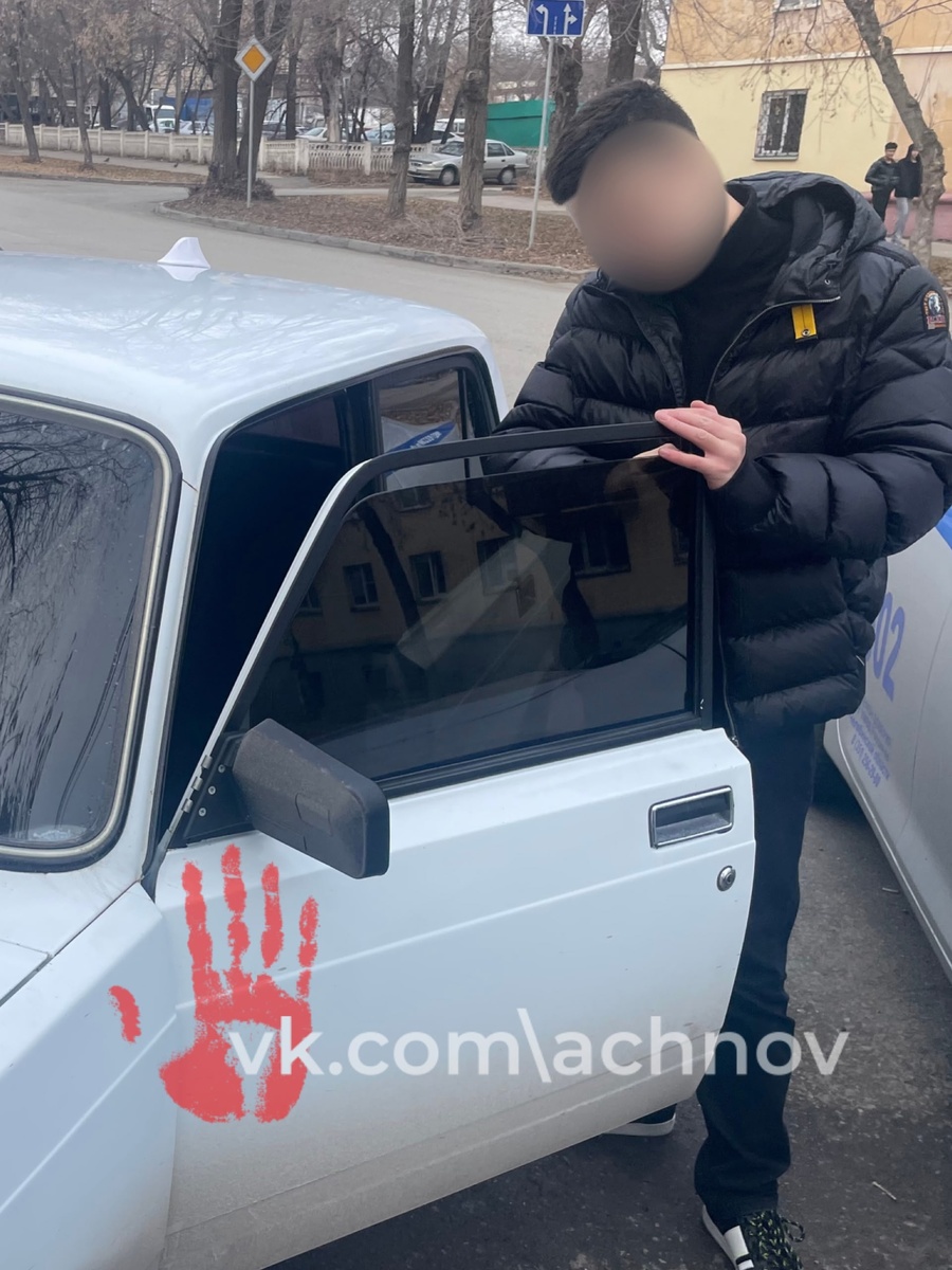 Вот так на дороге парень снмал пленку с авто