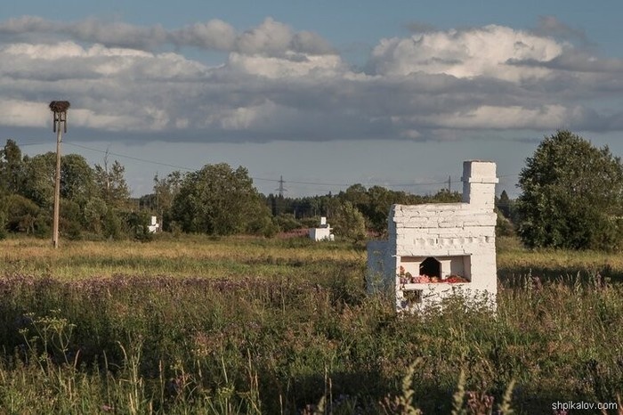 Изображение взято с интернет ресурса https://pikabu.ru/story/pochemu_pechi_stoyat_v_pole_6782128