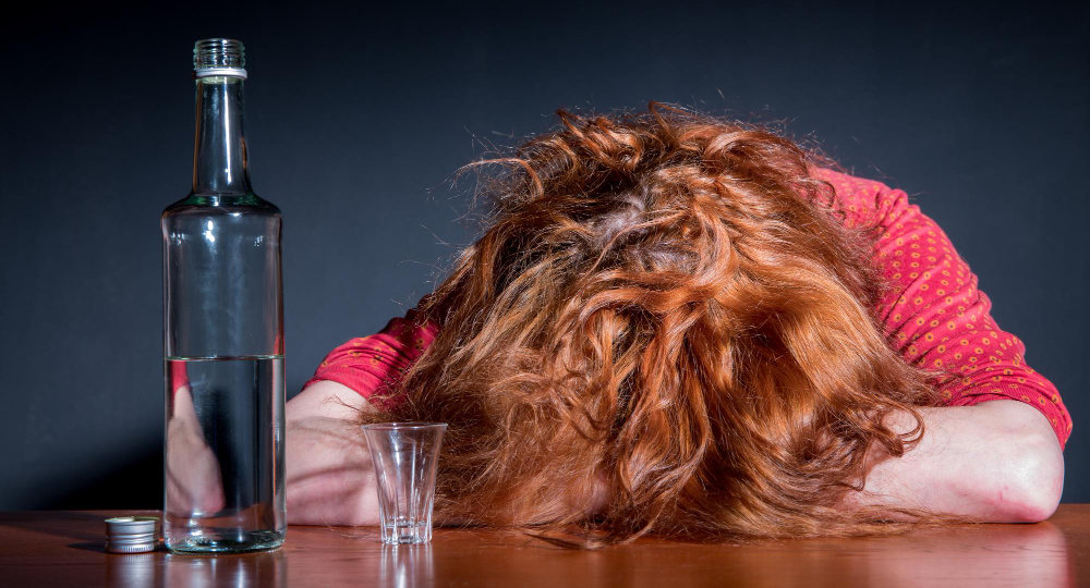 Женский алкоголизм: особенности и последствия