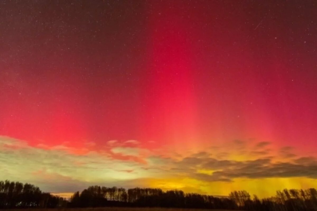    Над территорией России формируется зона интенсивных полярных сияний