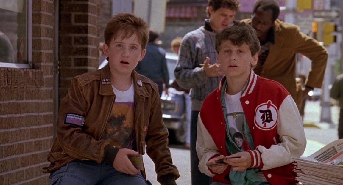 Справа - Джош до превращения