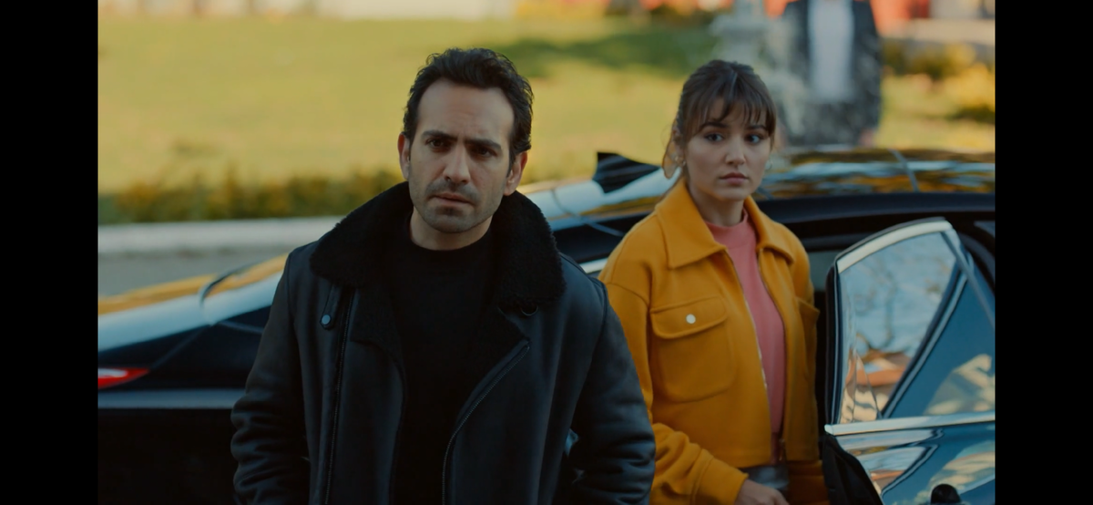 Стоп кадр из сериала «Азизе. Картал 