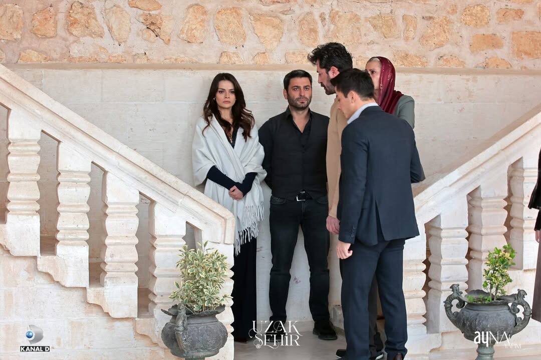 Стоп кадр из сериала «Далёкий город»