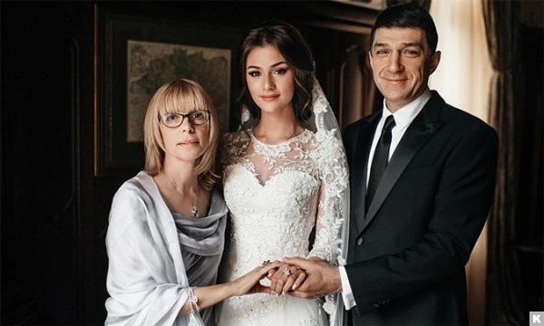 Вера Глаголева с дочерью Настей Шубской и мужем. Фото из открытых источников.