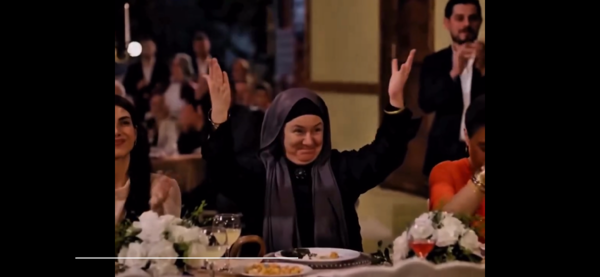 Стоп кадр из сериала «Это море переполнится»