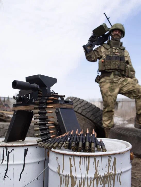 Российский военнослужащий использует машинку ракова ZaVOZ в зоне СВО