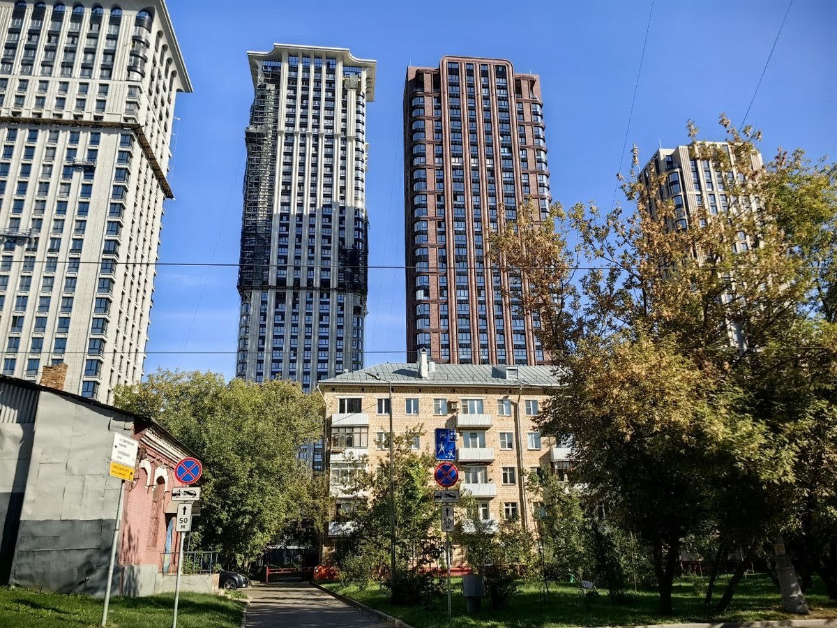 Соседство с панельным фондом 60–70-х гг. Фото: Иван Матвеев 