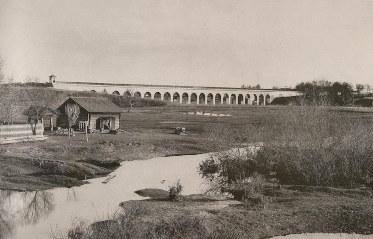 Ростокинский акведук, или «Миллионный мост». Именно по нему мытищинская вода шла в Кремль. Строили 25 лет.