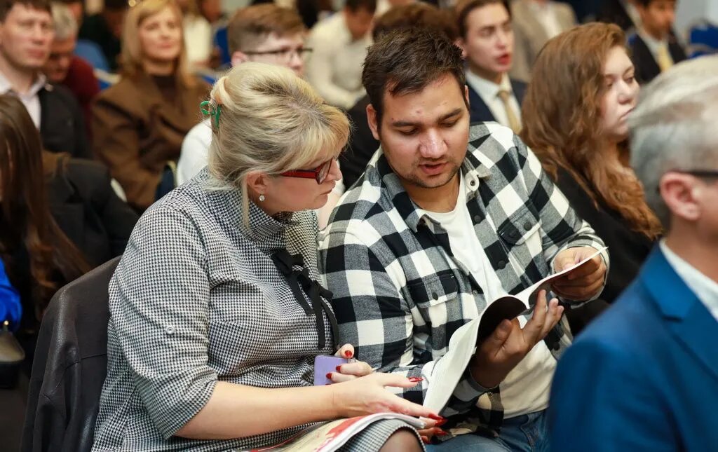 В конференции приняли участие более 300 представителей бизнеса, институтов развития и исполнительной власти СКФО // Фото: Эксперт Юг