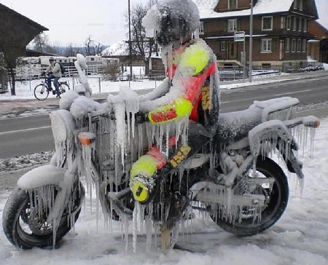 Как подготовить мотоцикл к зимовке: пошаговый чек-лист от команды мотоэкспертов