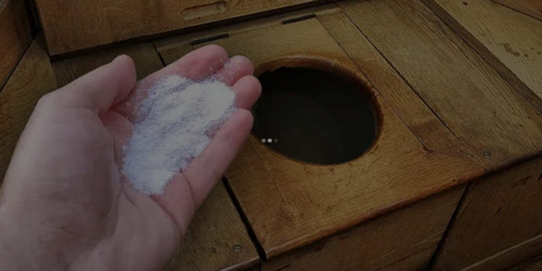 За100 рублей избавиться от запаха уличного туалета. Проверенный способ