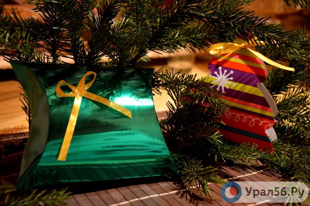    Более 450 тысяч рублей направят в Орске на новогодние подарки и организацию районных праздников