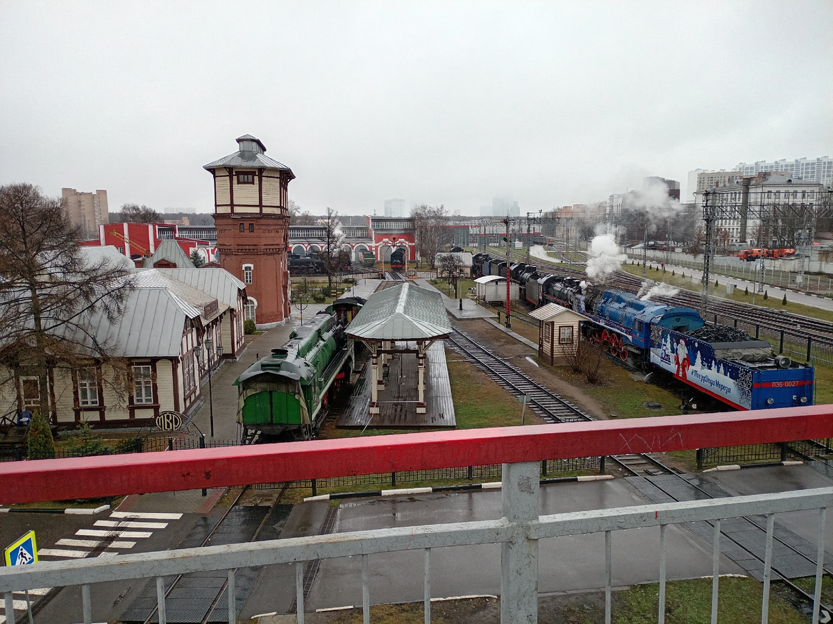 Общая панорама музея. Вид с моста.