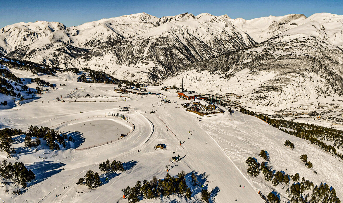 Горнолыжные склоны Андорры зимой