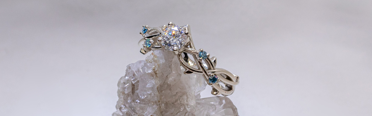 Золотое кольцо с бриллиантами «Скади»