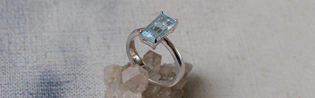 Кольцо из белого золота с топазом «Исландия»